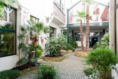 Centre Apartment *